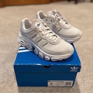 NWT adidas adiFOM Megaride 'Crystal White Silver Metallic Core Black'